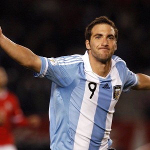 爱游戏在线娱乐官网-哈兰德神级表现，英超连续10场破门领跑射手榜，哈兰德联赛进球