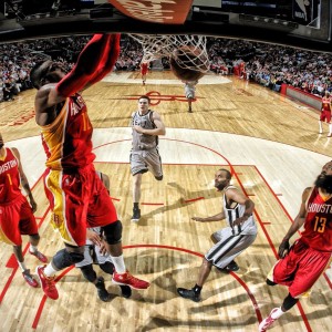 爱游戏娱乐-湖人前锋在哈佛演讲，探讨体育与教育平衡，湖人前锋是谁