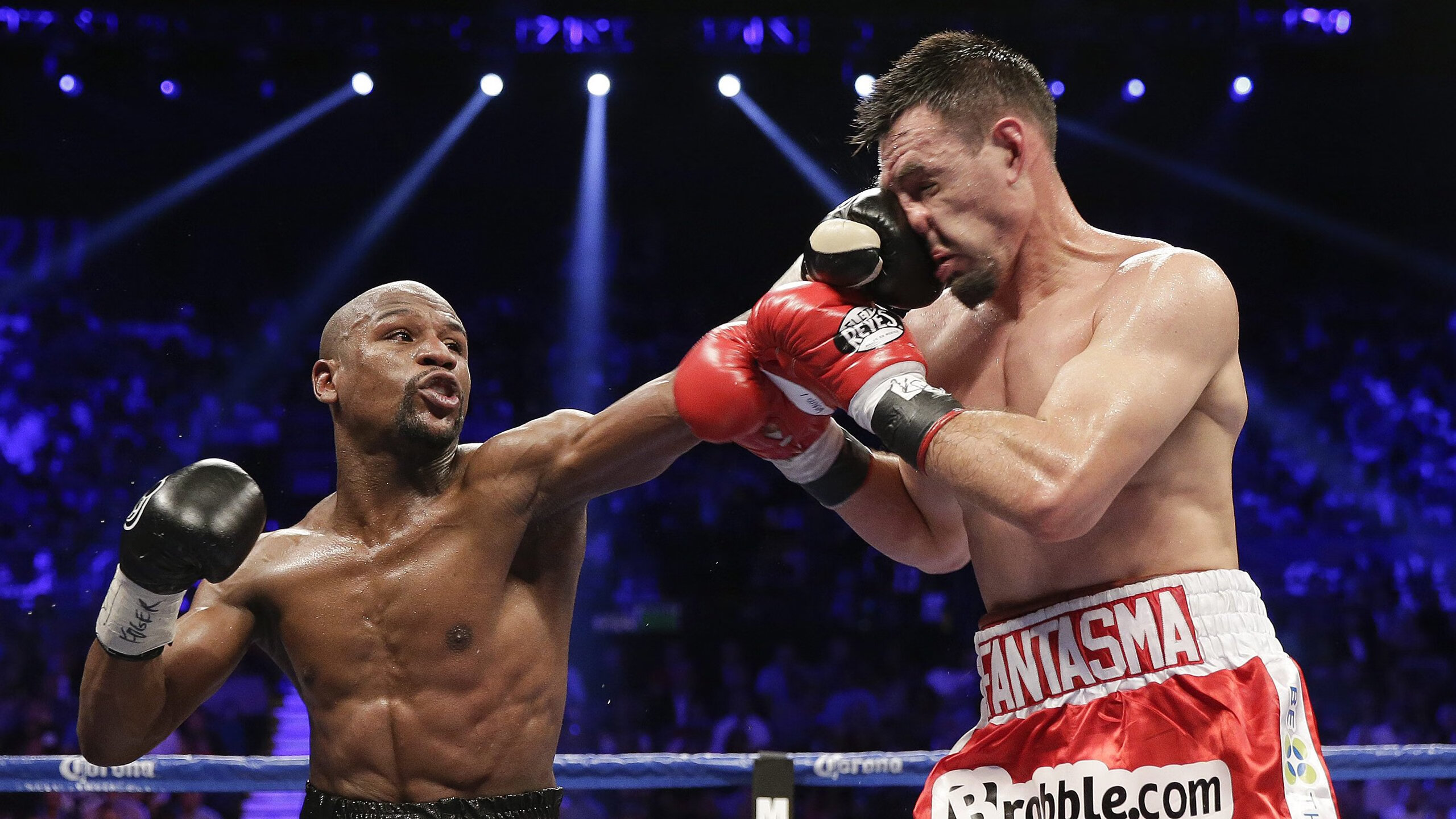 “极速追逐：瞬间超车让全场沸腾”，极速追赶